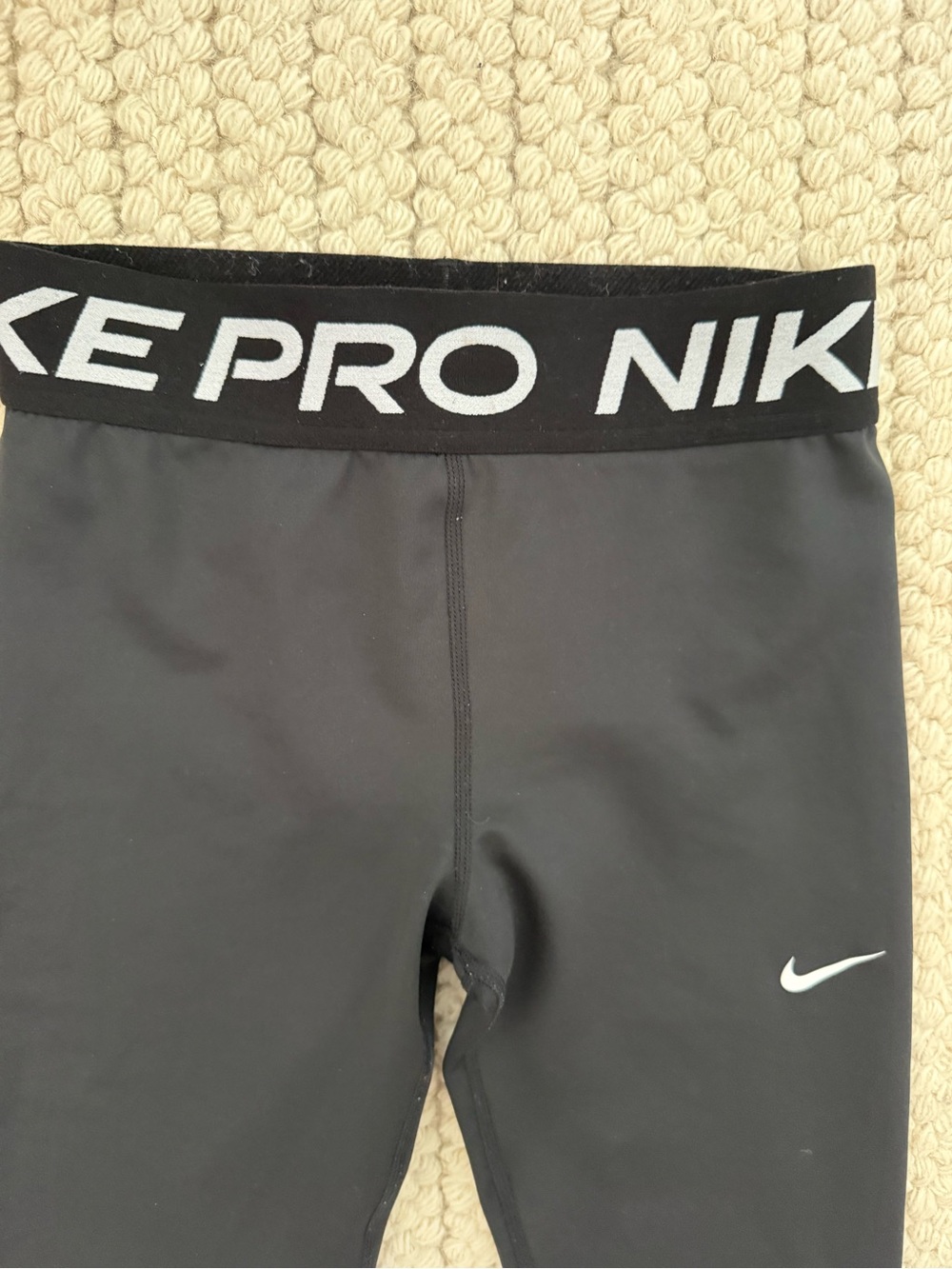 Nike Pro Girls Black Athletic Leggings
Youth Large (YL) - Picture 5 of 7